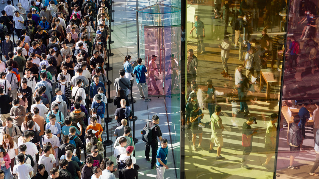 Lines Of Customers Start To Form As IPhone 15 Hits Stores